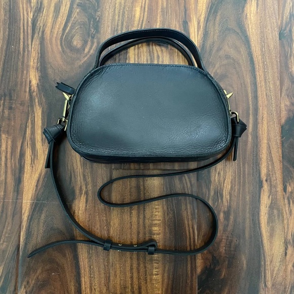 Madewell Handbags - Madewell The Sydney Zip-top Crossbody Bag